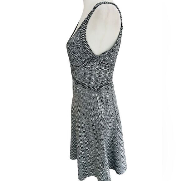 GUESS Double Strap Fit And Flare Bandage Style Space dye Dress size M - Picture 6 of 8